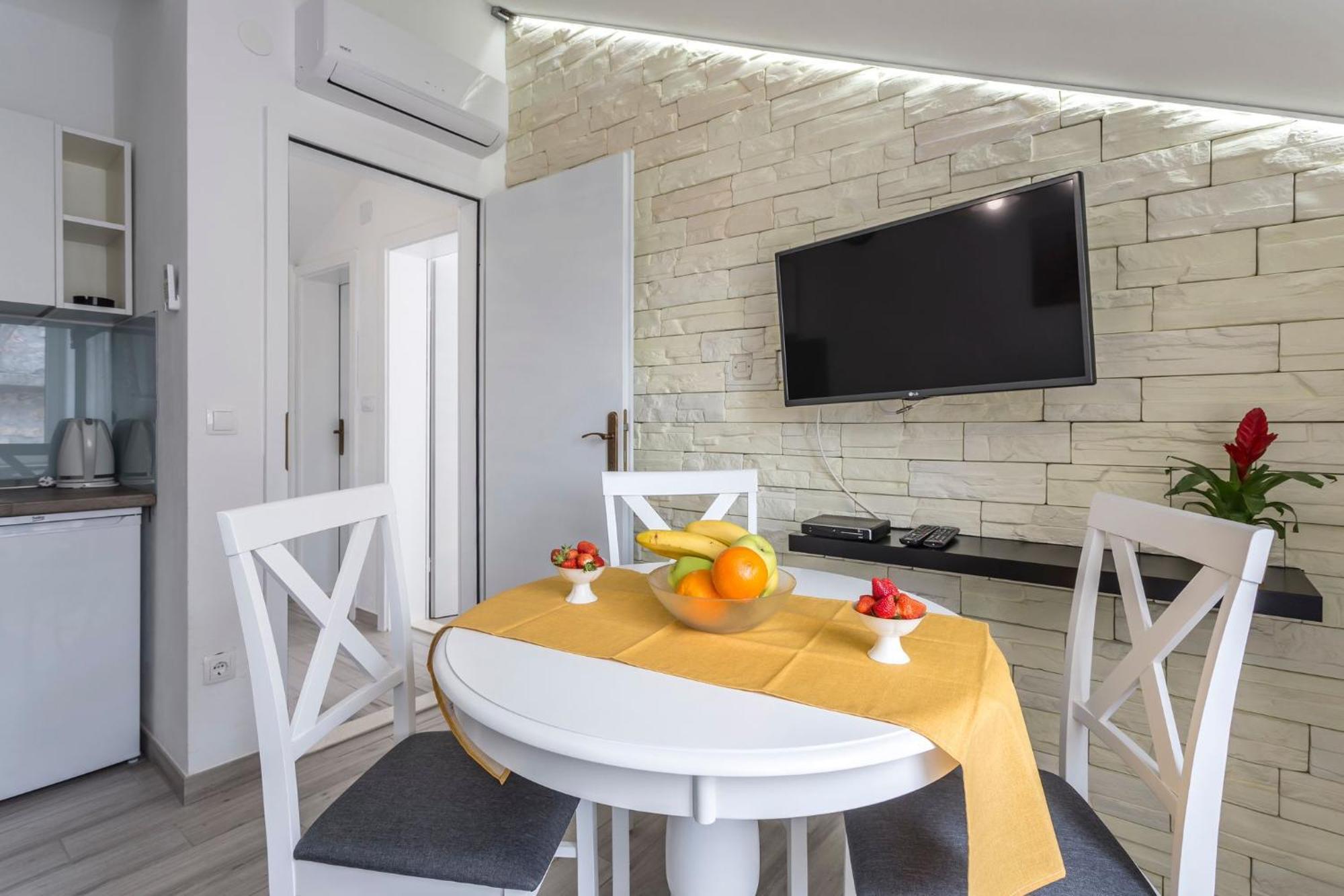 מילנה Riva Apartments Villa Thalia - Milna, Brac מראה חיצוני תמונה