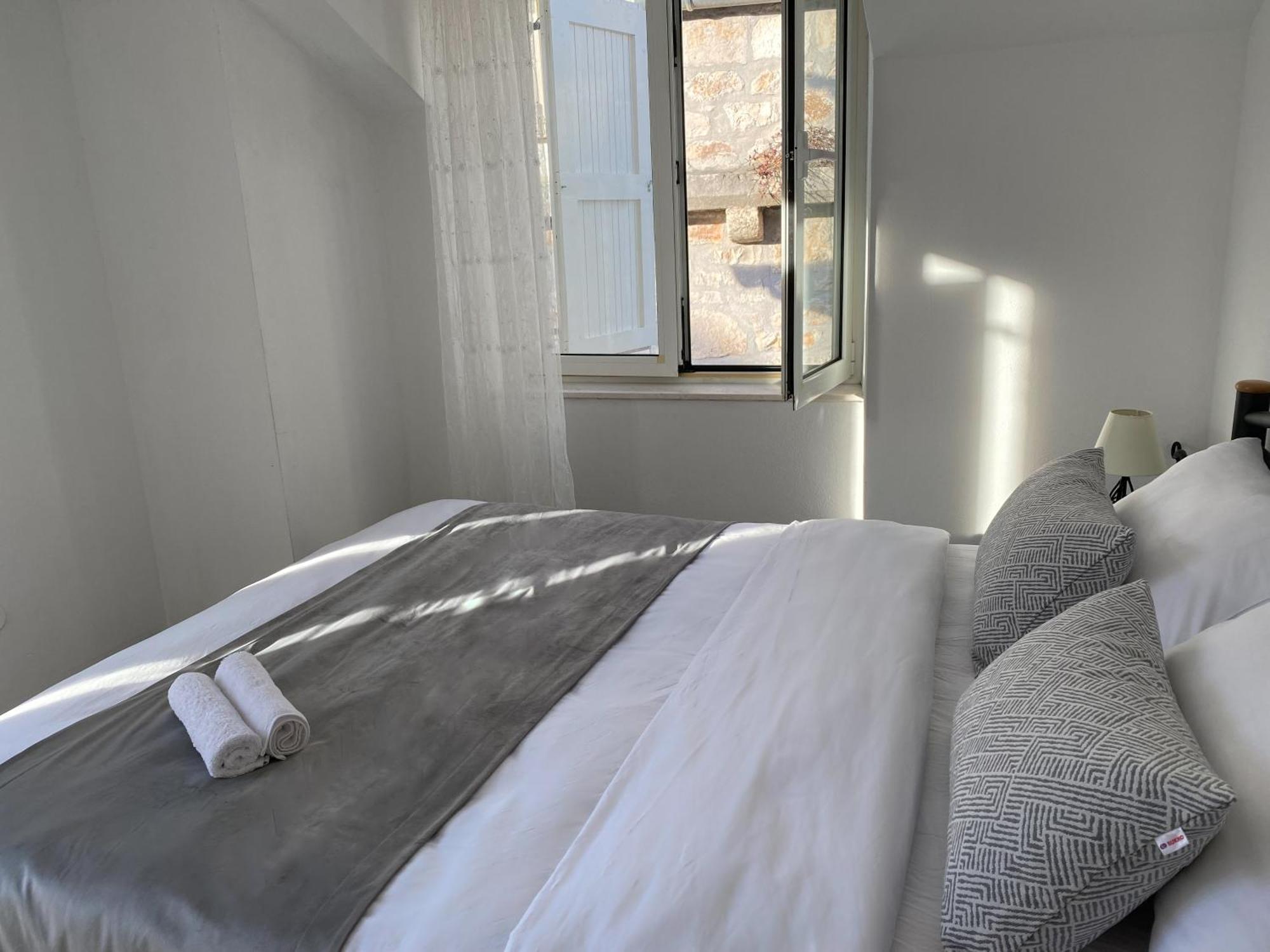 מילנה Riva Apartments Villa Thalia - Milna, Brac מראה חיצוני תמונה